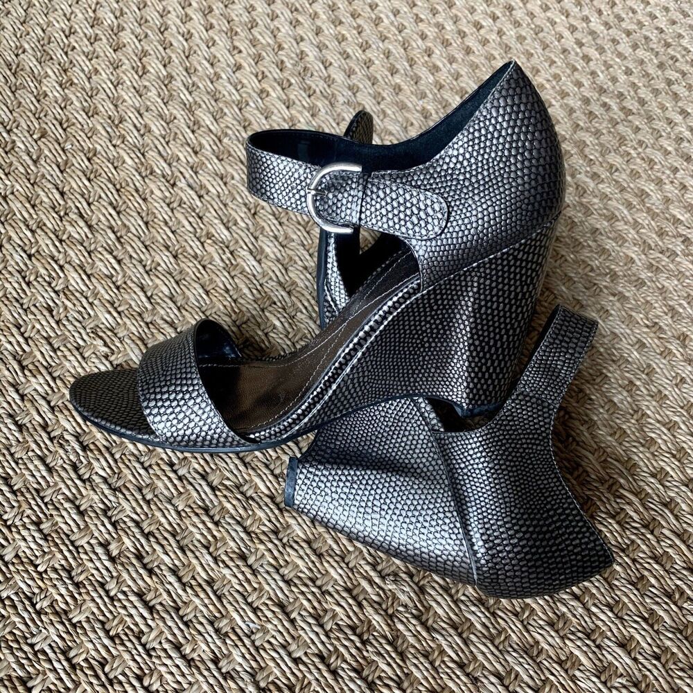 Franco Sarto Gunmetal Gray Snakeskin Wedge Huffy Sandals Sz 9